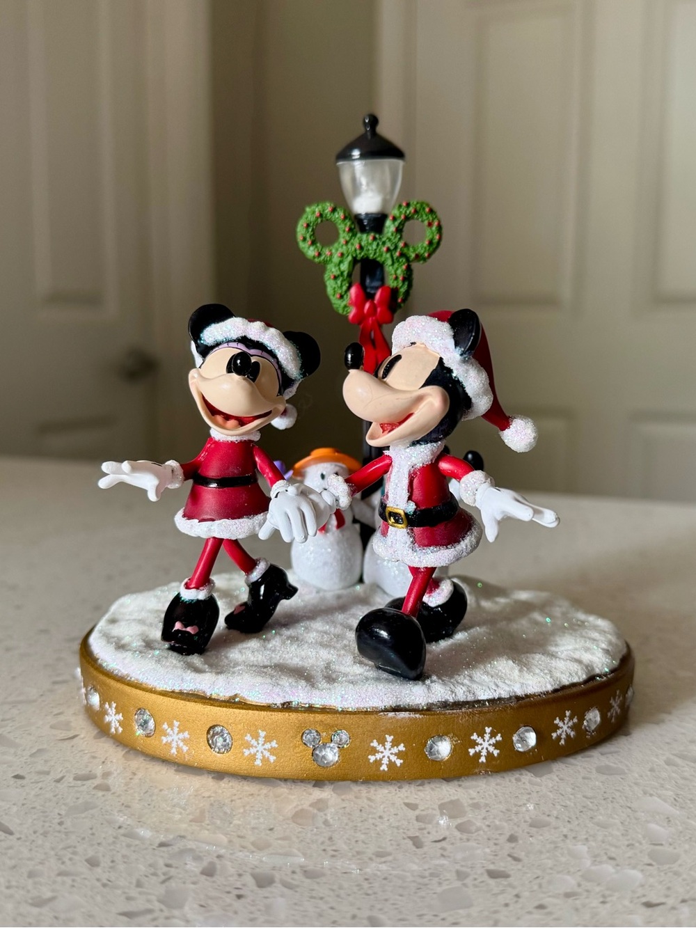 2020 Disney Parks Holiday Santa Mickey & Minnie Light-up Figurine